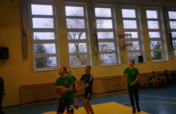 Lietavos mokykloje vėl sužaistas Kalėdinis krepšinio turnyras „Pažinkime vieni kitus“