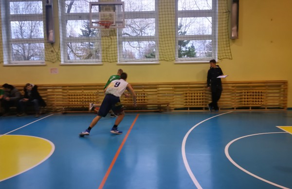 Lietavos mokykloje vėl sužaistas Kalėdinis krepšinio turnyras „Pažinkime vieni kitus“