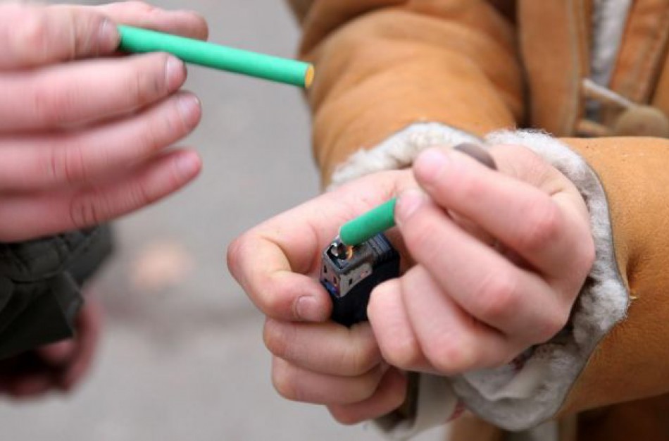 Internete plinta perspėjimas: paaugliai metė petardą tiesiai po vaikiškais vežimėliais