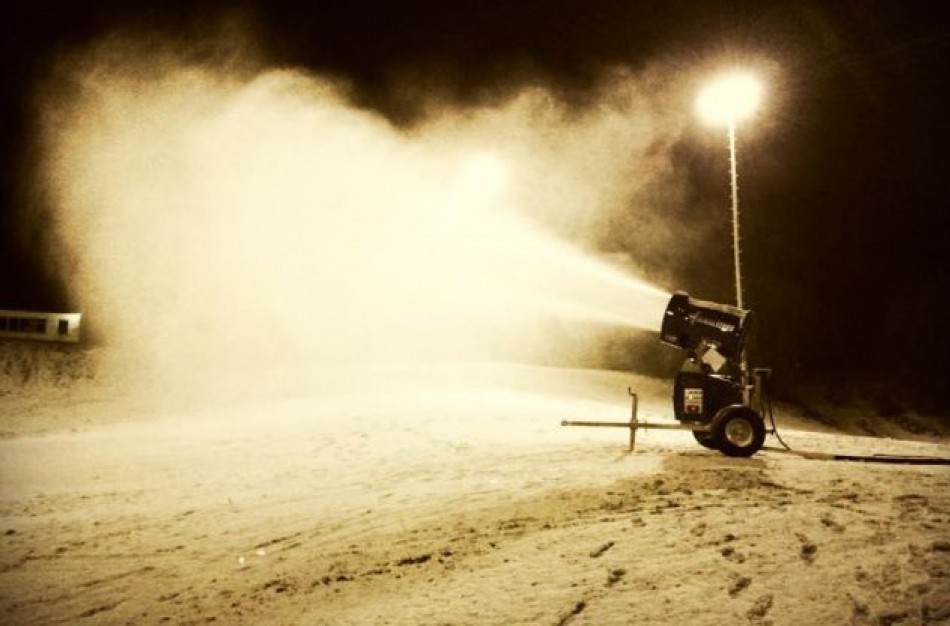 Sniego gamyba slidinėjimo trasoje pradžiugino ne visus: pasigirdo pirmieji skundai dėl triukšmo