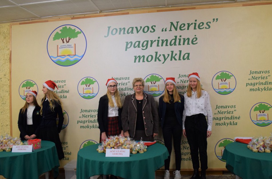 Kalėdinis labdaros vakaras „Neries“ pagrindinėje mokykloje