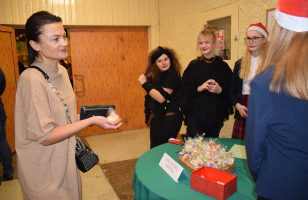 Kalėdinis labdaros vakaras „Neries“ pagrindinėje mokykloje