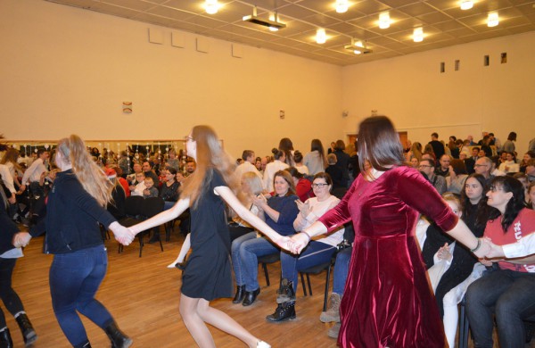 Kalėdinis labdaros vakaras „Neries“ pagrindinėje mokykloje