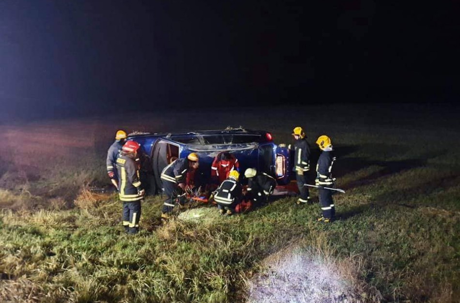 Avarija Jonavos rajone: automobilyje įstrigusią moterį gelbėjo ugniagesiai