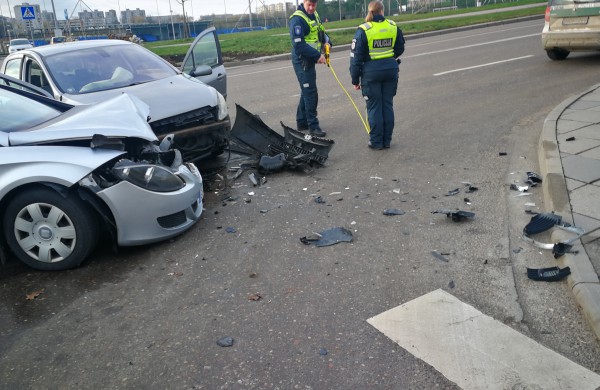 Avarija Kosmonautų ir Žeimių gatvių sankryžoje