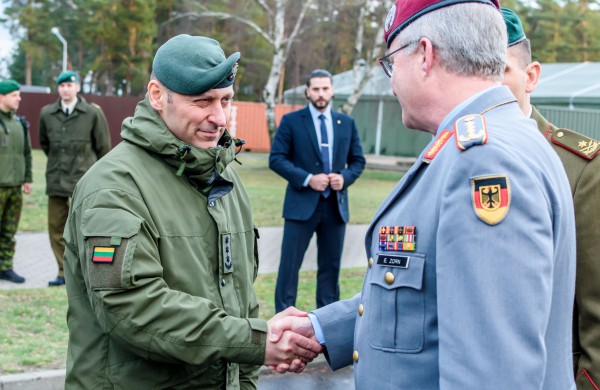 NATO kariai Jonavoje dalyvavo kraujo akcijoje ir rinko lėšas labdarai