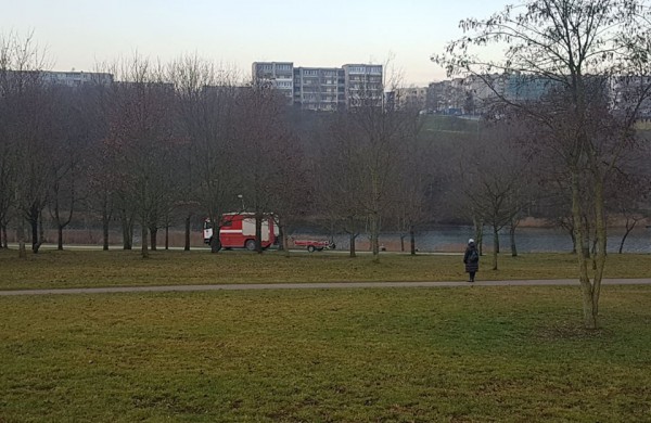 Jonavoje - intensyvi dingusios moters paieška: narai žvalgo tvenkinį