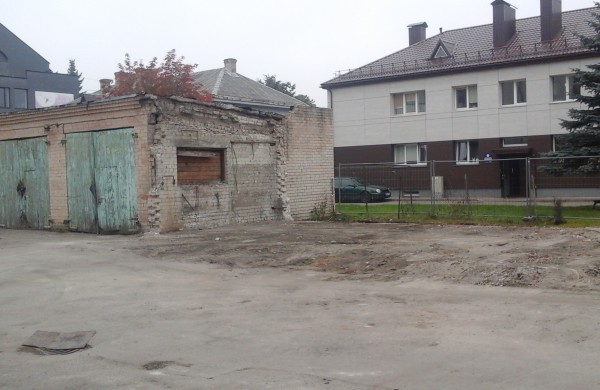 Nugriauti senieji policijos garažai