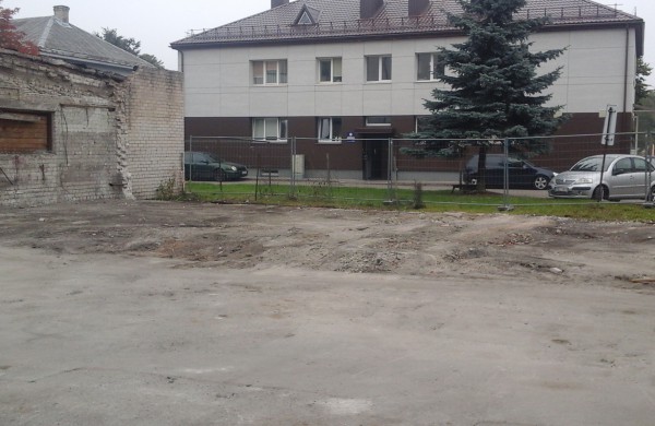 Nugriauti senieji policijos garažai