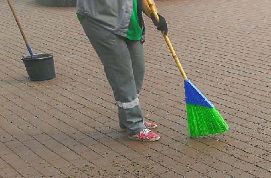 Nuo sausio 1 d. brangs daugiabučių patalpų valymas ir teritorijų tvarkymas  