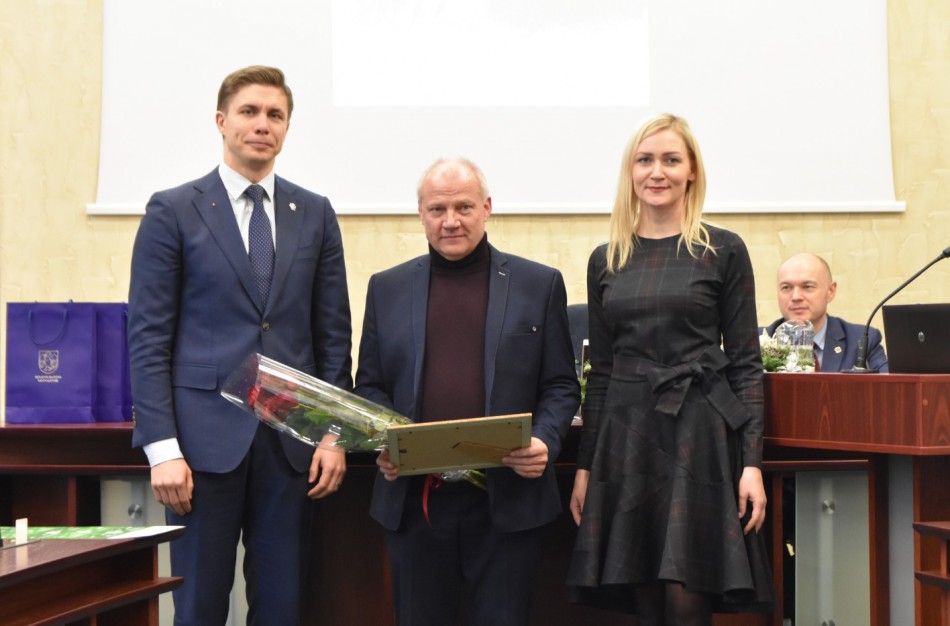 P. Dovalgos premija įteikta režisieriui Justinui Lingiui