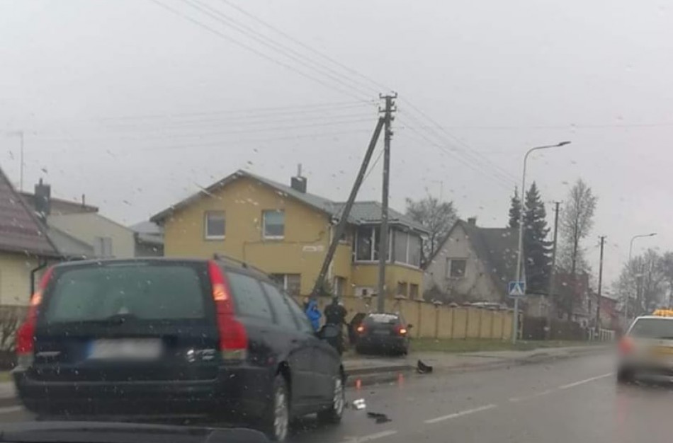 Žeimių gatvėje susidūrė du automobiliai