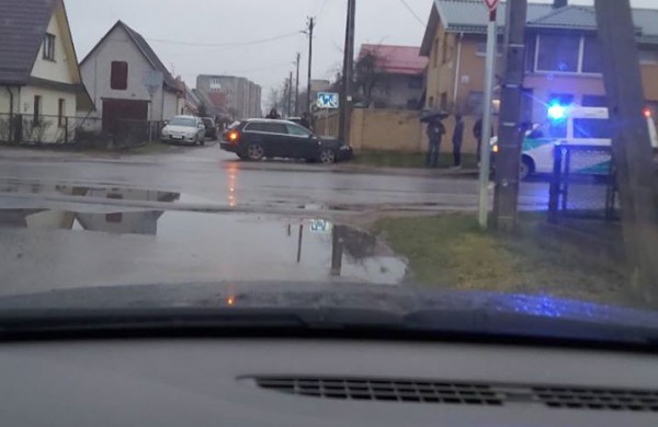 Žeimių gatvėje susidūrė du automobiliai