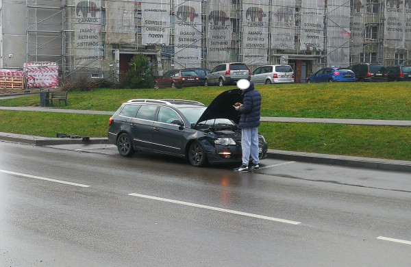 Chemikų gatvėje susidūrė du lengvieji automobiliai