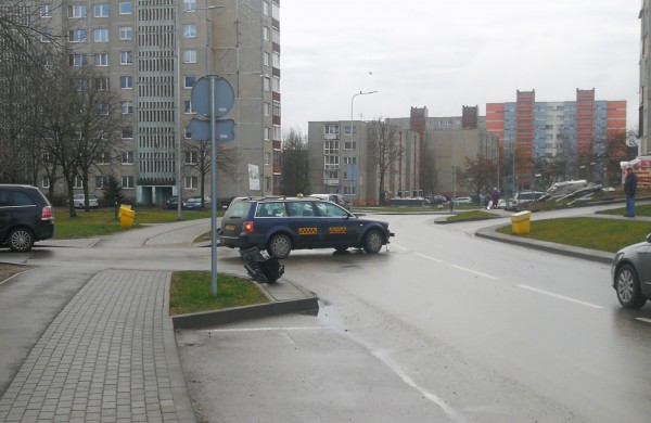 Chemikų gatvėje susidūrė du lengvieji automobiliai