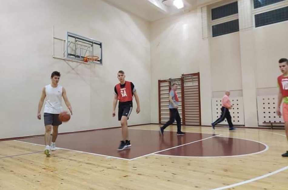 Žeimiuose vyko kalėdinis krepšinio turnyras