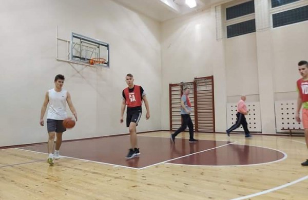 Žeimiuose vyko kalėdinis krepšinio turnyras