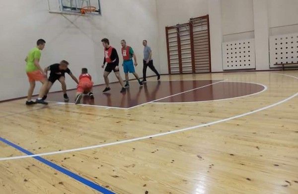 Žeimiuose vyko kalėdinis krepšinio turnyras