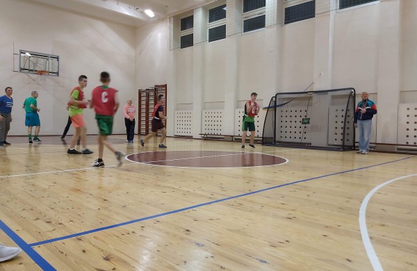 Žeimiuose vyko kalėdinis krepšinio turnyras