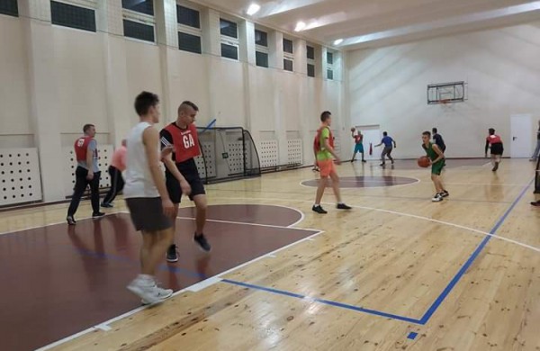 Žeimiuose vyko kalėdinis krepšinio turnyras