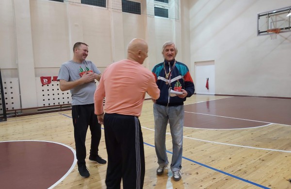 Žeimiuose vyko kalėdinis krepšinio turnyras