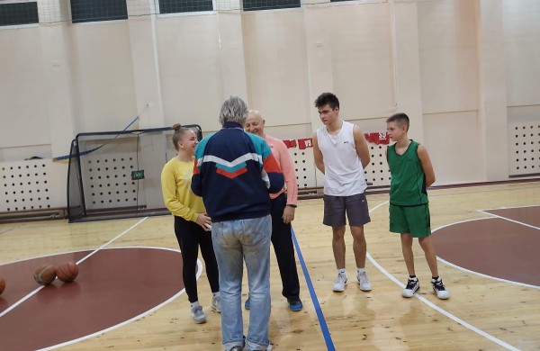 Žeimiuose vyko kalėdinis krepšinio turnyras