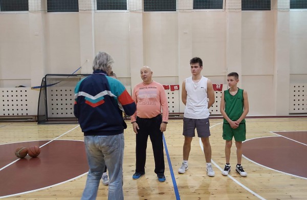 Žeimiuose vyko kalėdinis krepšinio turnyras