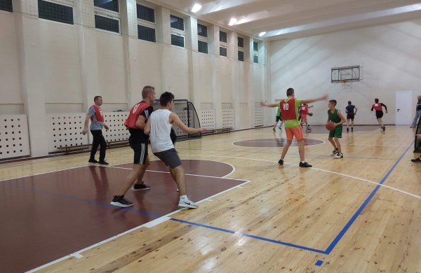 Žeimiuose vyko kalėdinis krepšinio turnyras