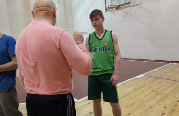 Žeimiuose vyko kalėdinis krepšinio turnyras