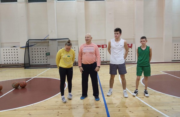 Žeimiuose vyko kalėdinis krepšinio turnyras