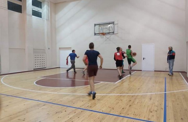 Žeimiuose vyko kalėdinis krepšinio turnyras