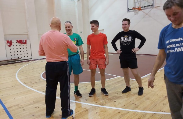 Žeimiuose vyko kalėdinis krepšinio turnyras