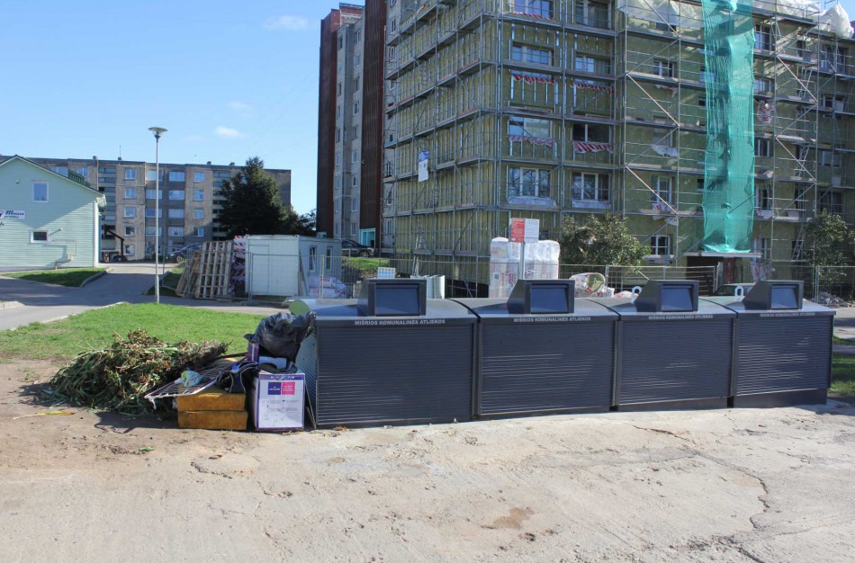 Baigtas dar vienas pusiau požeminių konteinerių įrengimo etapas, jonaviečių laukia permainos