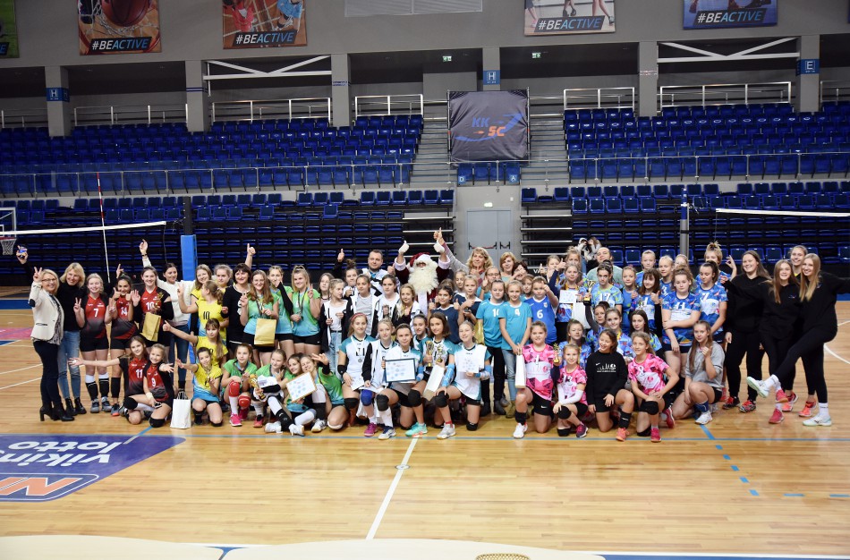 Savaitgalį Jonavoje praūžė net trijose sporto salėse vykęs tarptautinis kalėdinis vaikų tinklinio turnyras