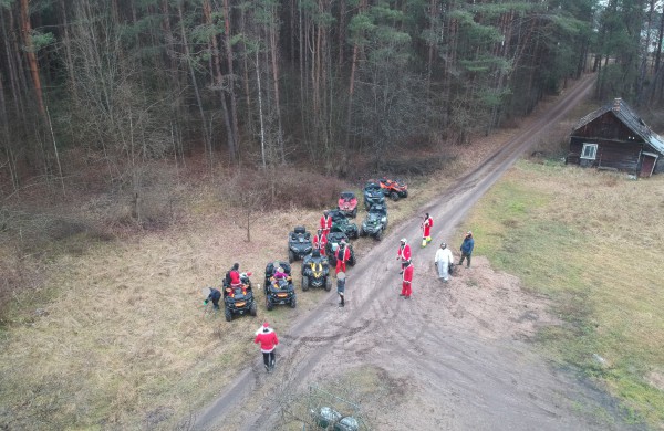 Kartais Kalėdų stebuklai atvažiuoja keturračiais