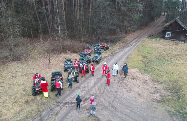 Kartais Kalėdų stebuklai atvažiuoja keturračiais