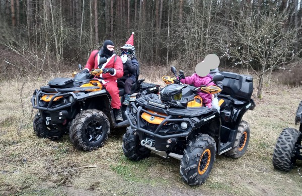 Kartais Kalėdų stebuklai atvažiuoja keturračiais