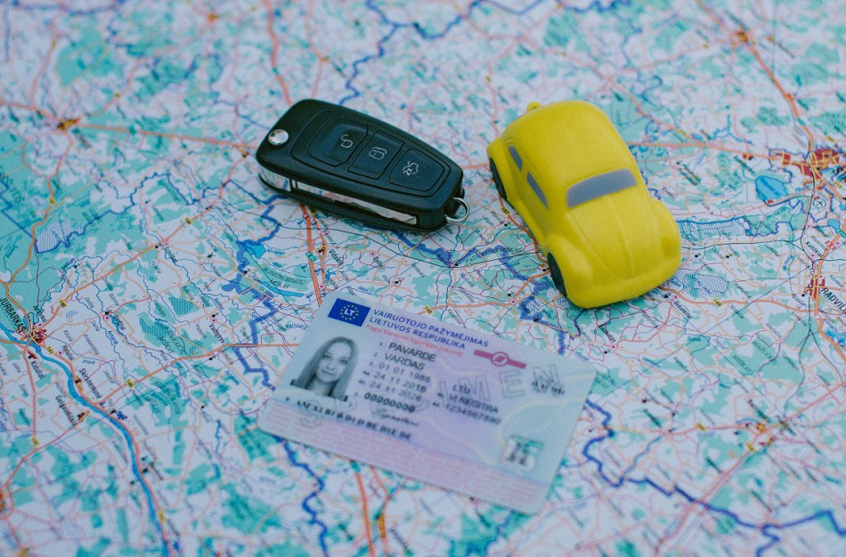Gera žinia keliaujantiems: „Regitra“ pradeda išduoti tarptautinius vairuotojo pažymėjimus