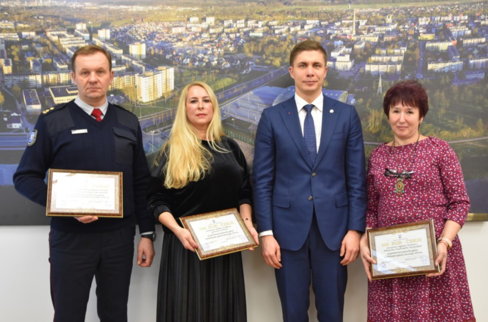 Kalėdinių eglučių miestelio autoriams - gardūs apdovanojimai 