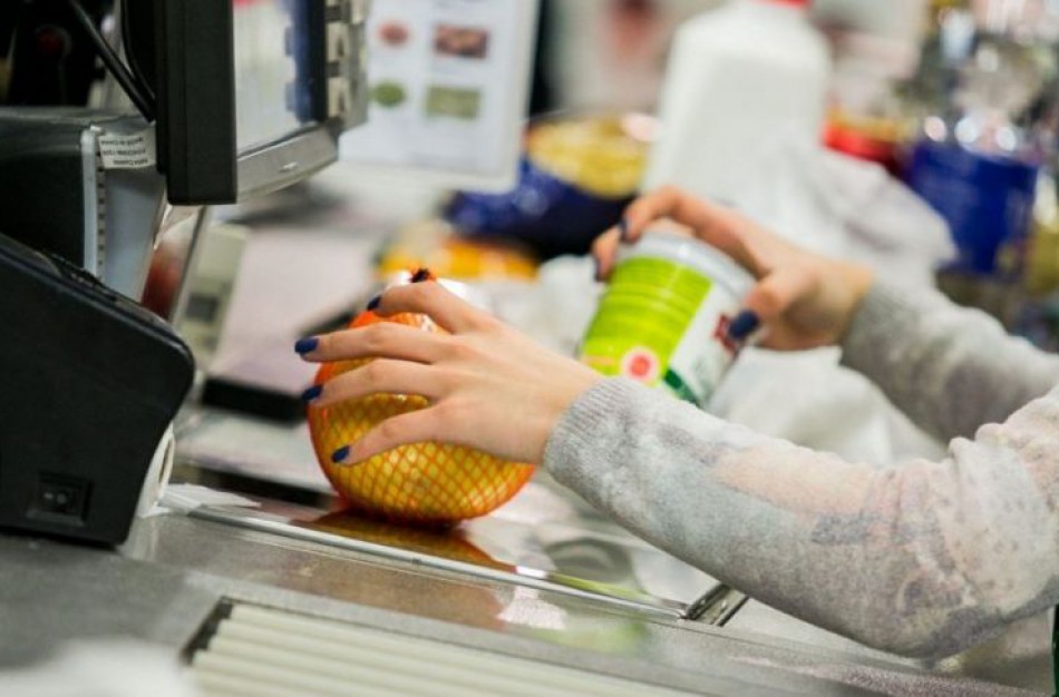 Šventinis jonaviečių pirkinių krepšelis: tarp populiariausių prekių – ,,Coca – Cola“, mineralinis vanduo ir mandarinai