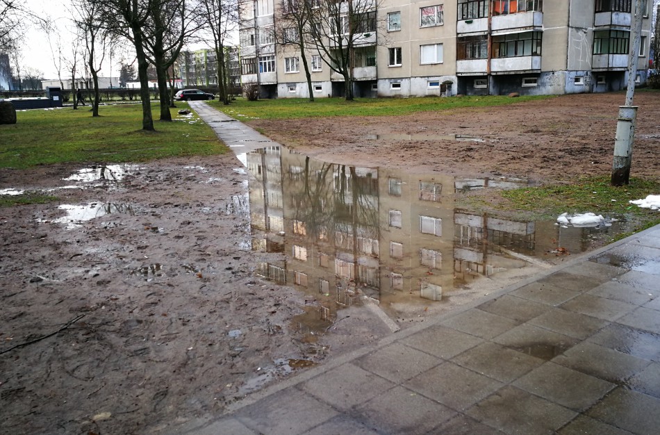 Gyventojas: po atliktų darbų ryškėja padaryta žala - skęsta pėsčiųjų takai