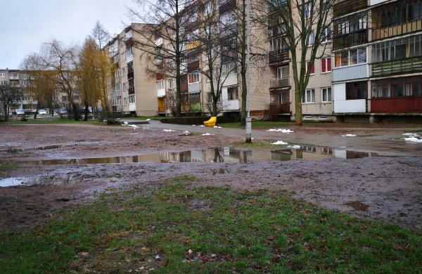 Gyventojas: po atliktų darbų ryškėja padaryta žala - skęsta pėsčiųjų takai