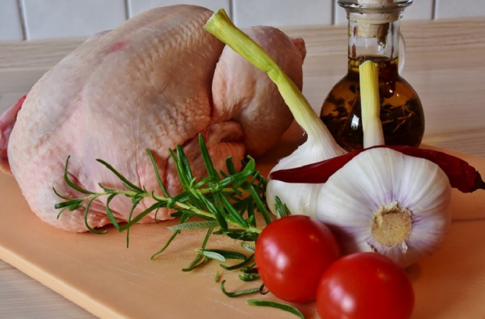 Uždrausta iš Ukrainos importuoti paukštieną ir jos gaminius