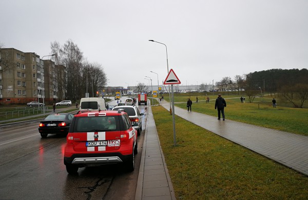 Prie Varnutės tvenkinio skubėjo visos tarnybos - iš vandens trauktas vyriškis 