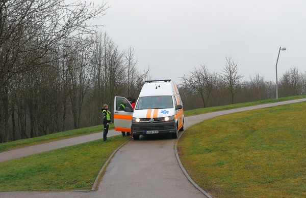 Prie Varnutės tvenkinio skubėjo visos tarnybos - iš vandens trauktas vyriškis 
