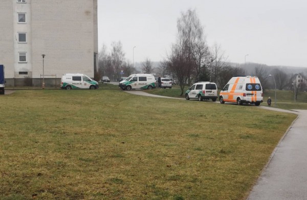 Prie Varnutės tvenkinio skubėjo visos tarnybos - iš vandens trauktas vyriškis 