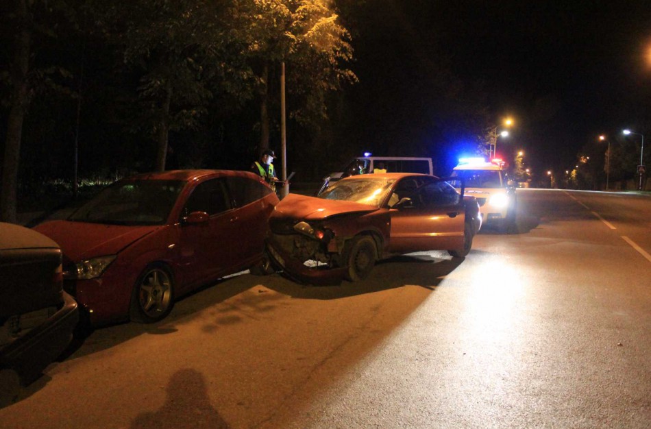 Aplamdęs tris automobilius, iš eismo įvykio vietos vairuotojas paspruko