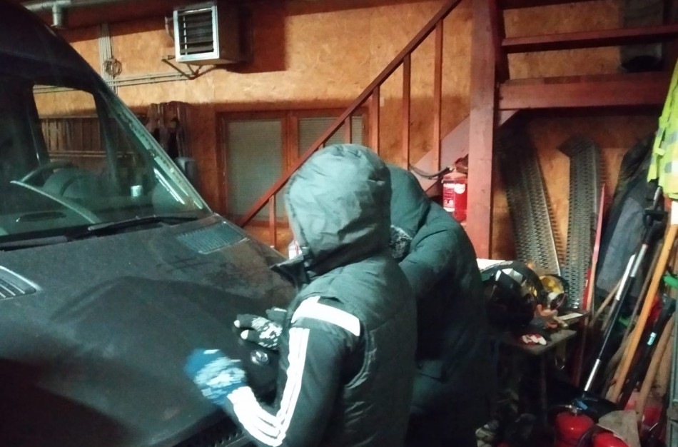 Sulaikyti vyrai, galimai pavogę automobilį ir jį Užusaliuose pradėję ardyti 