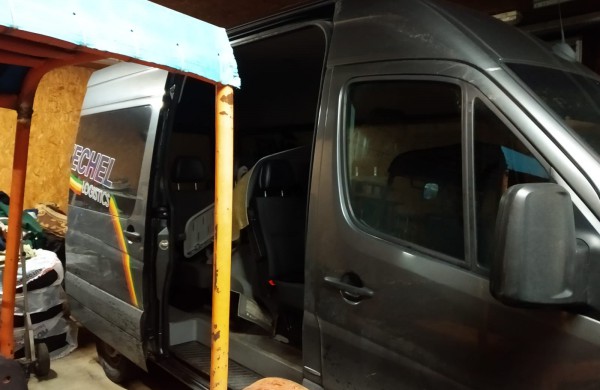 Sulaikyti vyrai, galimai pavogę automobilį ir jį Užusaliuose pradėję ardyti 