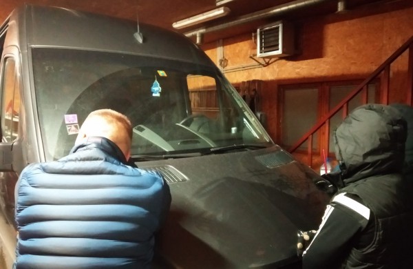 Sulaikyti vyrai, galimai pavogę automobilį ir jį Užusaliuose pradėję ardyti 